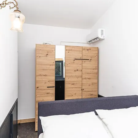 Cozy In Okrug Gornji Apartman