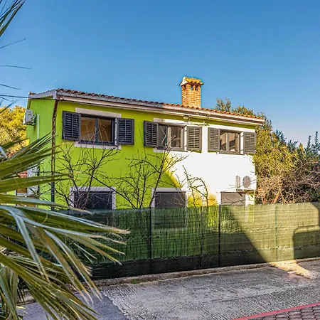 Cozy In Okrug Gornji Apartman