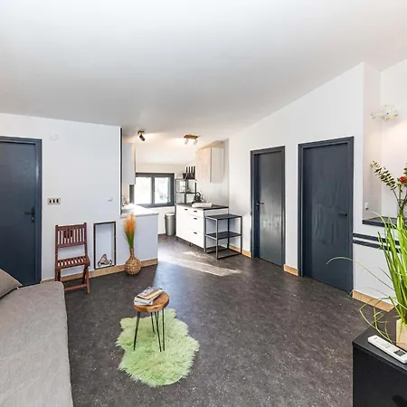 Cozy In Okrug Gornji Apartman Trogir