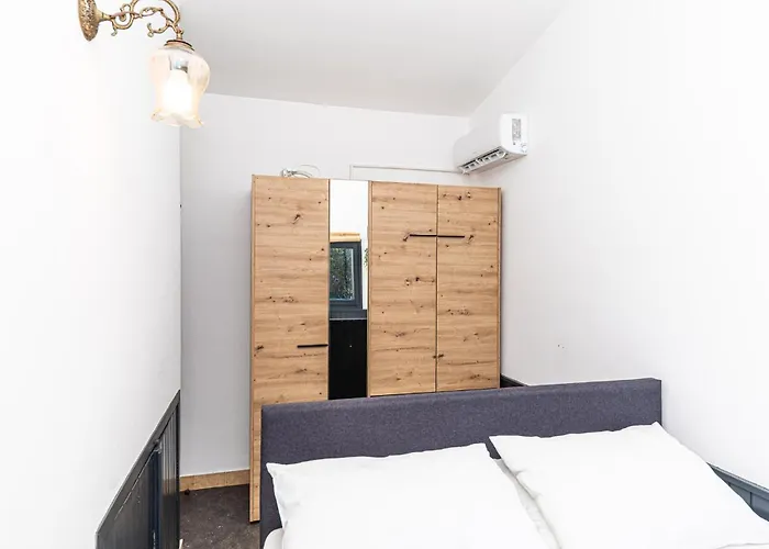 Cozy In Okrug Gornji Apartman