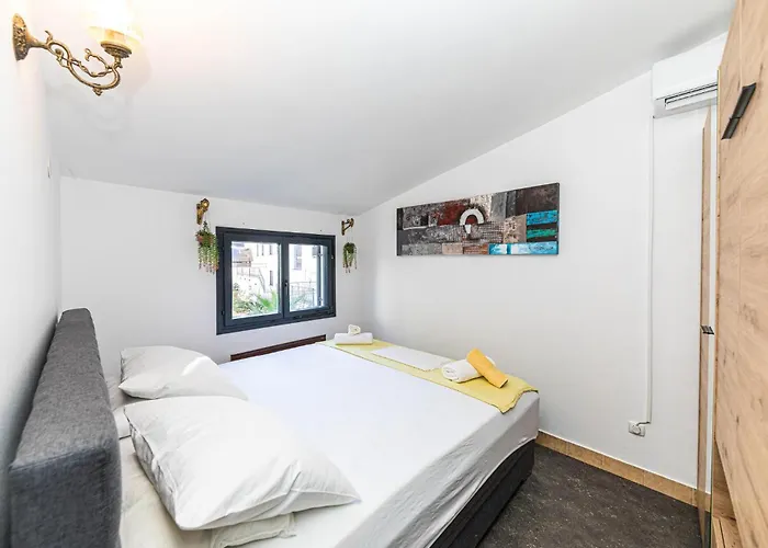 Cozy In Okrug Gornji Apartman