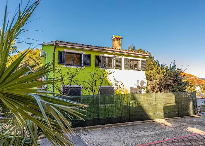 Cozy In Okrug Gornji Apartman